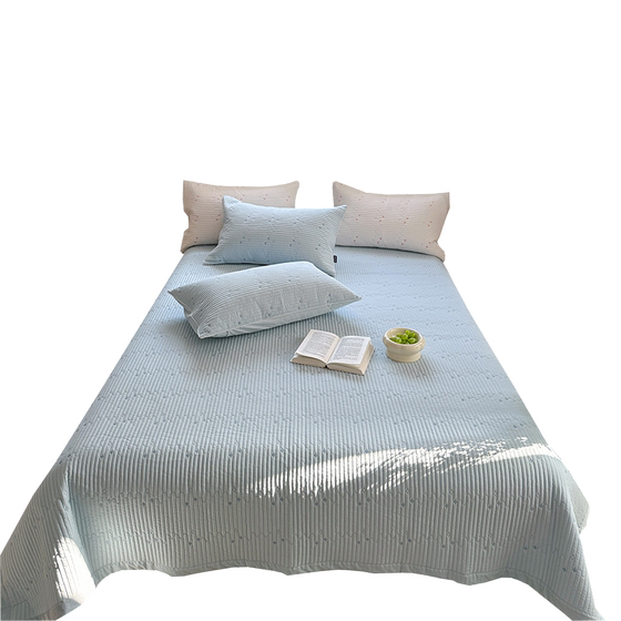 Pure cotton bed cover with thick quilting
