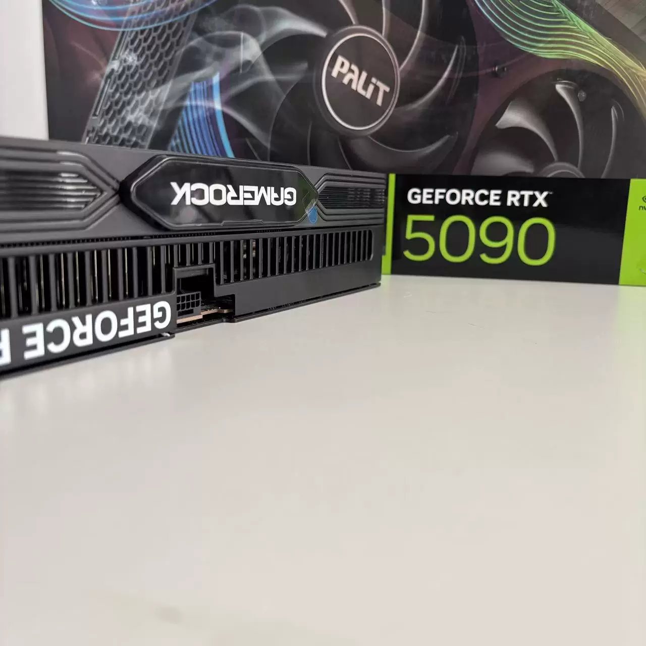 Видеокарта Tongde RTX5090 Phantom, 32 ГБ, неисправная для запчастей (с коробкой или без)