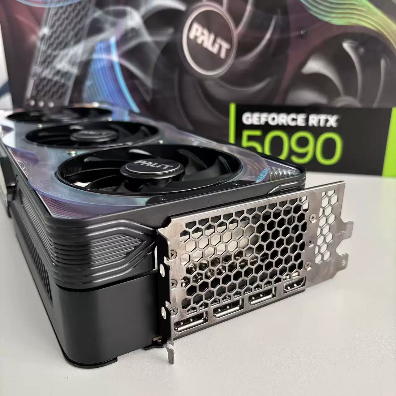 Видеокарта Tongde RTX5090 Phantom, 32 ГБ, неисправная для запчастей (с коробкой или без)