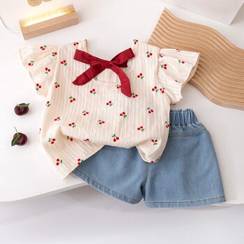 Baby girl summer Korean version short-sleeved suit 2023 new girl bow top denim shorts two-piece set trendy