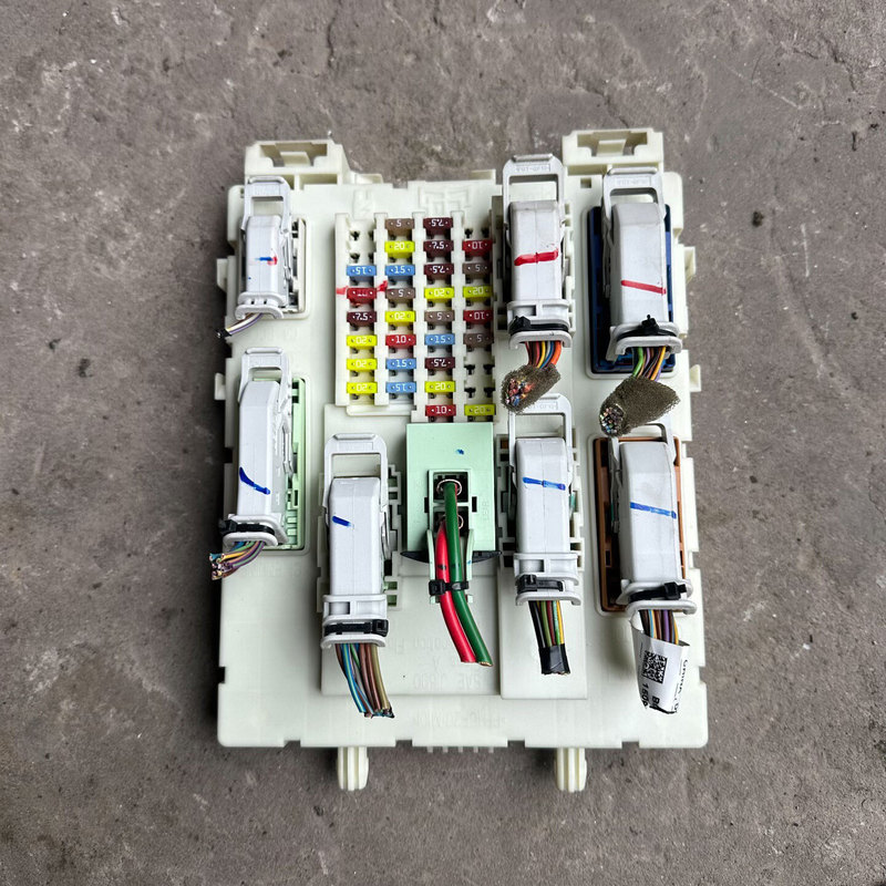Suitable for Ford Focus and Escape Body Computer Bcm Driving Computer Indoor Fuse Box Original Disassembled Parts Suitable for Ford Focus and Escape Body Computer Bcm Driving Computer Indoor Fuse Box Original Disassembled Parts