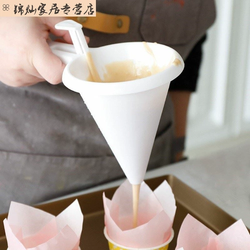 Сожмите для пирожных пасты, борьба с коммерческой ручной кухней едой домашнее тесто и осьминог с жареным конусом мульти -салон