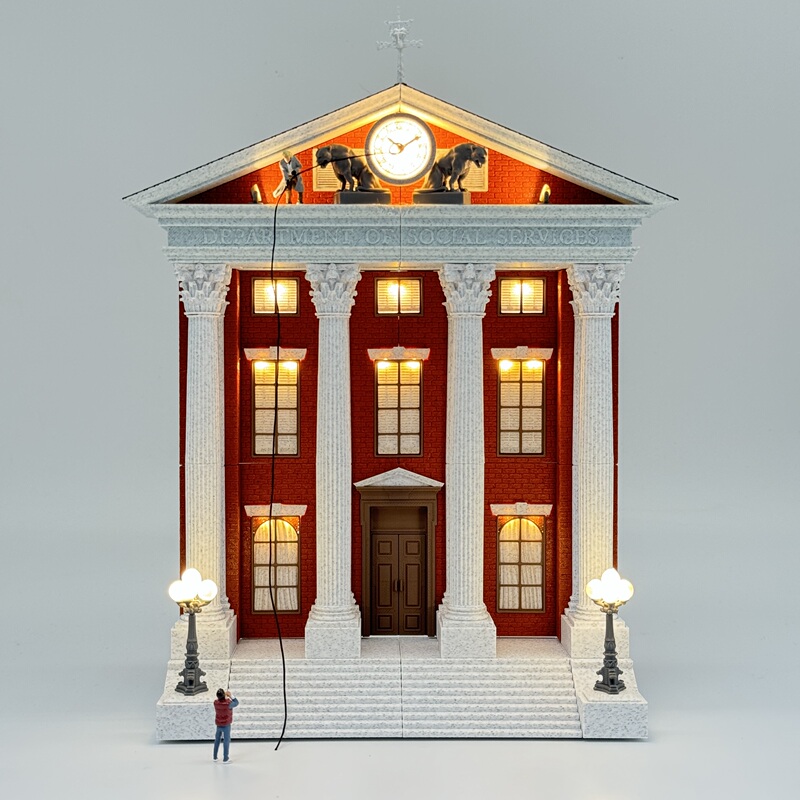 Classic 1/64 Back to the Future Court Clock Tower Scene Colored Figure Miniature Scene Car Model Ornament