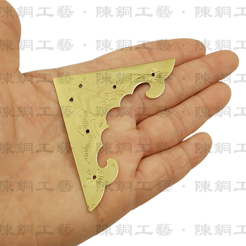 Chinese imitation classical pure brass bat box cabinet wooden box painting frame protection decorative single-sided corner piece corner protector flower hemming