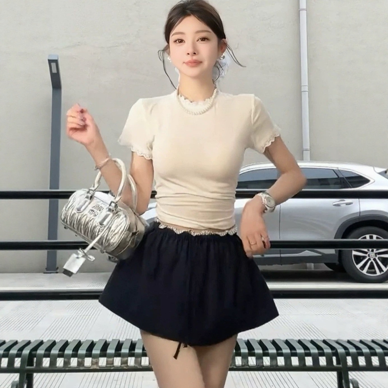 A Very Stylish Outfit: a Complete Set of Women's Summer Korean-Style College-Style Lace-Trimmed Short-Sleeved T-Shirt and Floral Skirt Two-Piece Set