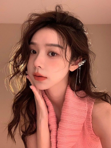 Tide, небольшие дизайнерские клипсы с кисточками, тренд сезона, без проколов ушей