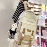 Учащиеся начальной школы в школе школьников от 3 до шестого класса шестого класса старшеклассники старшеклассники младшие ученики старшеклассника легкие дети девочек и девочек рюкзак