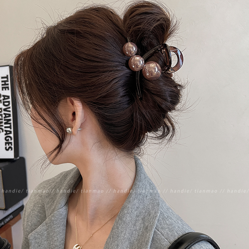 上品な気質のベルベットパールクリップミディアムシャーククリップヘアピン女性2025新しい後頭部の高級ヘアアクセサリー