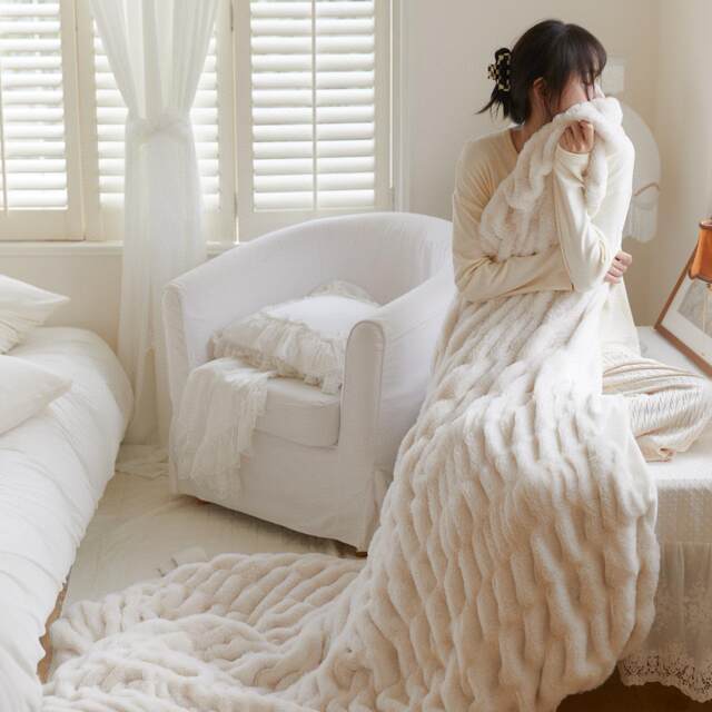 High-end imitation fur velvet blanket comfortable skin-friendly bubble rabbit blanket winter sofa blanket casual blanket light luxury bed cover blanket