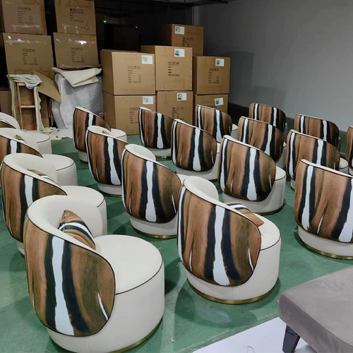 Итальянский легкий роскошный диван -стул Простой гостиная дома вращающаяся стул. Размер квартиры из нержавеющей стали.