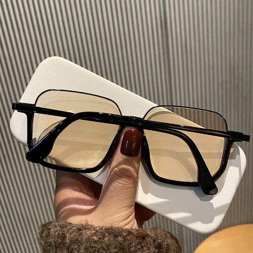 Британская вишня Koko Black Black Tea Color Squart