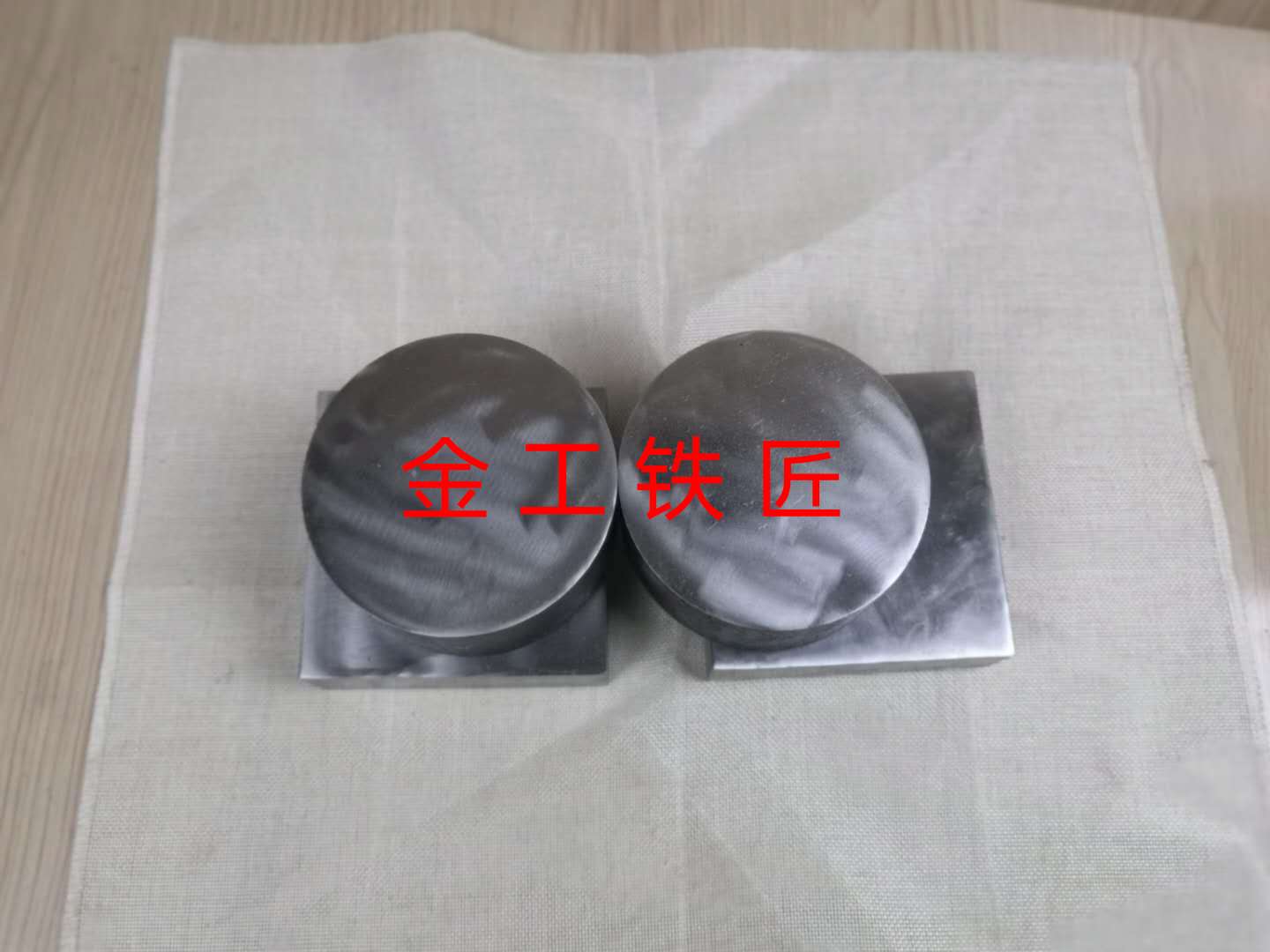 Yunnan Dali Bai ethnic iron anvil iron table round iron square iron square iron processing pad handmade tool technique gift pendulum decoration making table