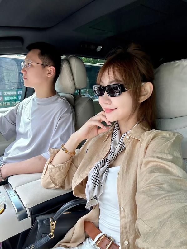 High-End Thin Linen Shirt for Women with Horse Embroidery, Loose Old Money Style, Spring and Summer Elegant Long-Sleeved Sun Protection Shirt