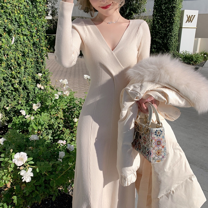 Long sleeve V-collar sweater bottom dress female autumn and winter temperament and thin knee knitting dress