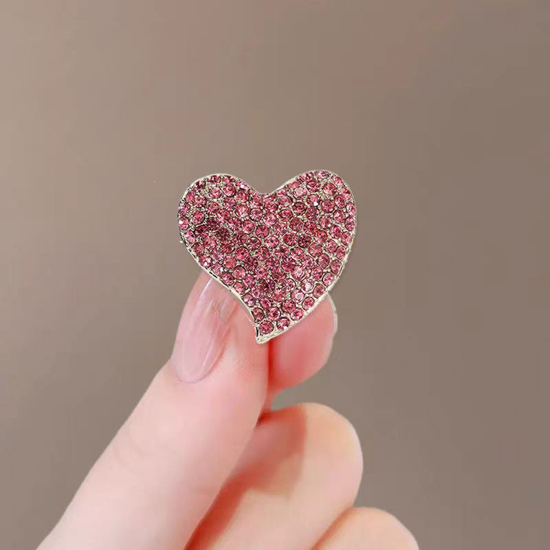 Stylish, sparkling pink heart brooch with rhinestones, perfect for women's sweaters, suits, and accessories. A high-end Korean style brooch.