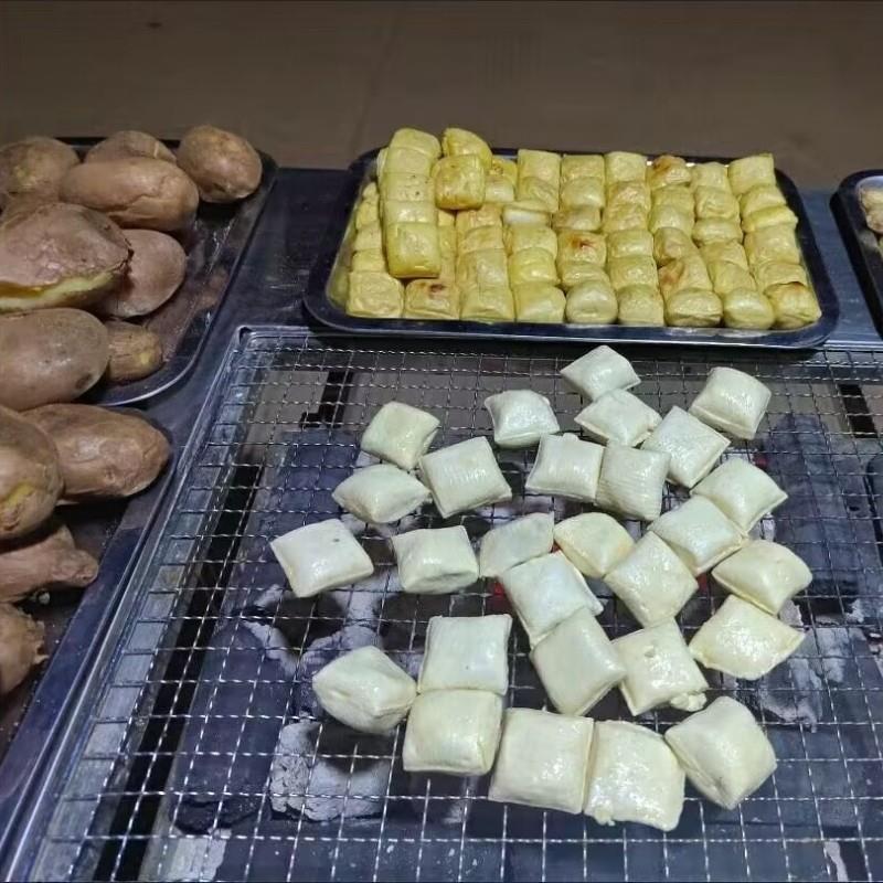 Yunnan Guizhou Charcoal Grill for Courtyard Barbecue, Small Tofu Grill, Household Firewood, Square Outdoor Barbecue Table Yunnan Guizhou Charcoal Grill for Courtyard Barbecue, Small Tofu Grill, Household Firewood, Square Outdoor Barbecue Table