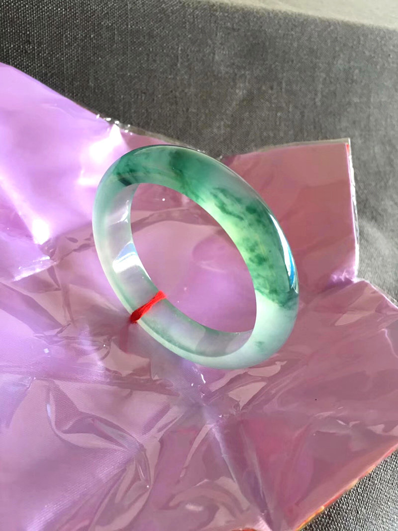 Natural Burmese high ice jade bracelet round bar old pit A cargo ice species spicy green floating sun green flower jade bracelet jade bracelet