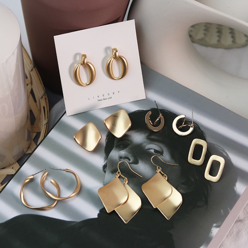 Irregular Circle Geometric Trendy Ear Needle Advanced Sensation Earrings Female and American Exaggerated Lukewarm Wind Ear Accessories 925 silver pin