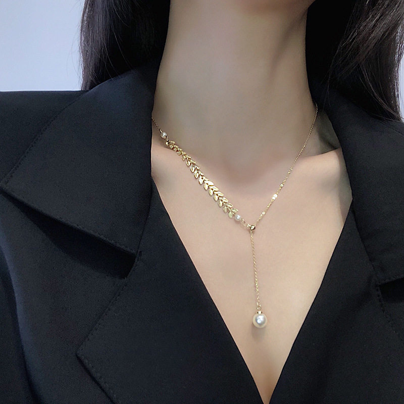 High-quality leaf pearl pendant necklace female clavicle chain ins tide simple cold wind net red necklace accessories