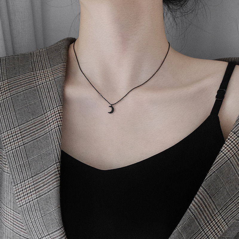 925 Silver Black Moon Necklace Woman Tide Cold Light Wind Lock Bone Chain Brief Temperament Net Red Neck Necklace