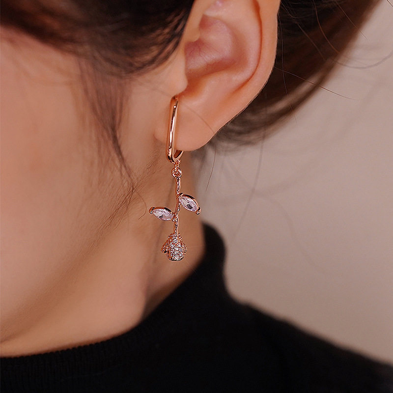 South Korea Inlaid Diamond Leaf Rose Flowers Without Earhole Ear Clip Single Ear Bone Clip Style Small Crowdage Earrings Earrings
