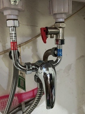 All-copper electric water heater mixing valve surface mounted switch hot and cold mixing U-shaped outlet faucet shower universal accessories