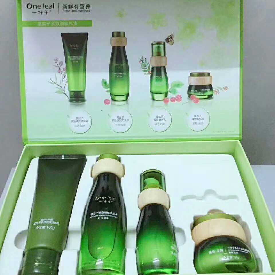 A leaf raspberry with four sets of sleeves.