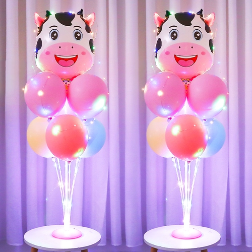 Сцена украшения на день рождения положил воздушные шары, дети, ребенок, счастливые мальчики, девочки, девочки, плавающая атмосфера