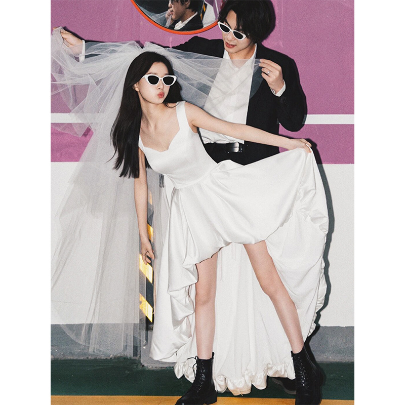 White Wedding Dress for Registration, Short in Front and Long in Back, Suitable for Travel Photography, Engagement, Simple White Dress with a High-End Feel, Suitable for Going Out or as a Reception Dress