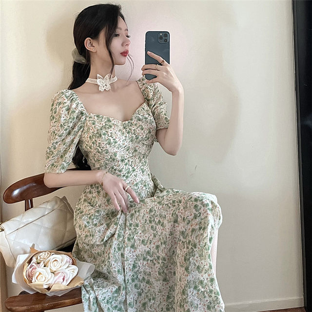 2022 summer new Korean version of the French retro Hepburn style square collar design waist thin floral dress women