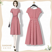 Red plaid platycoon with dress and womens summer French style cashew with small crowdcovered belly covered with a slim start to the skirt.