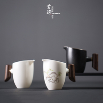 Solid wood side to make fair cup heat-resistant glass sub-tea machine Japanese style coarse pottery wood to make public cup anti-bronzing utiliturt tea accessories