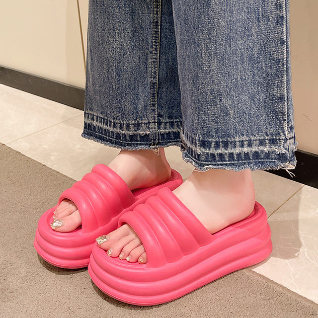 Thick-Soled Slippers for Outdoor Wear, High-End and Super Popular, 2025 New Model, Internet Celebrity Height-Increasing Sandals, High-Heeled Beach Sandals for Summer