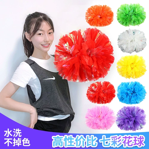 La La Team Ballist Ballist Halla La La La Dance Game LaLa Team Team, держащая танцевальную ручку красочное мяч