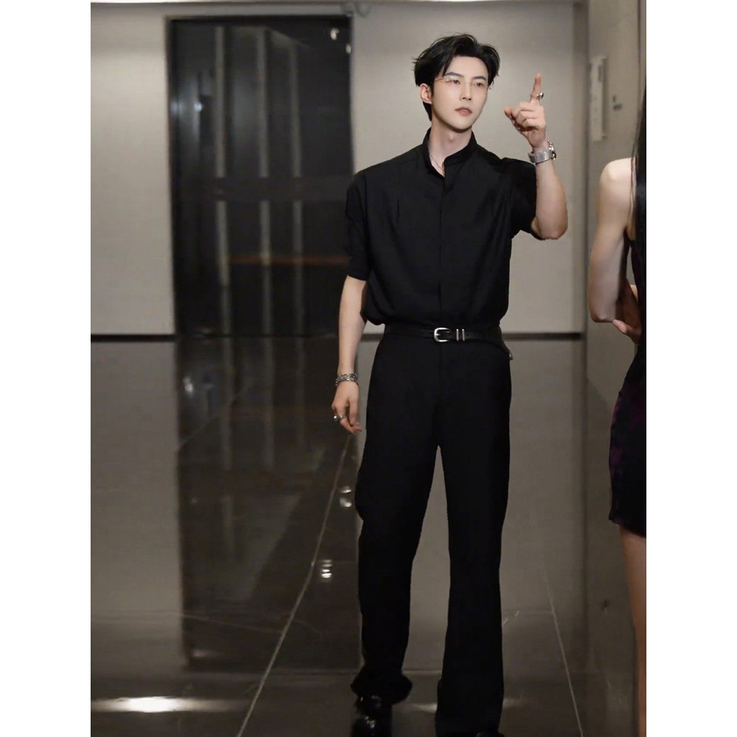 2025年爆款！老钱风冰丝黑色衬衫男长袖宽松高级感穿搭套装，让你轻松痞帅过夏天💰✨_裤子_淘宝服装网