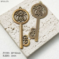 [Новый старинный зеленый * круглый полый кулон в виде ключа] 1 шт.