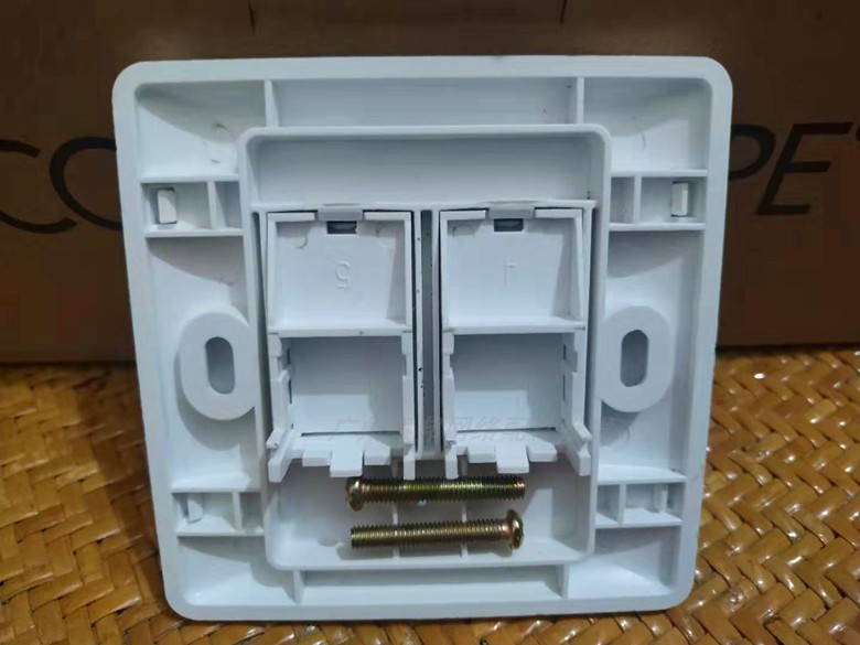 Commscope M14CF-262 4 Port 4 Port Mesh Panel Kampe Panel Four Hole Panel