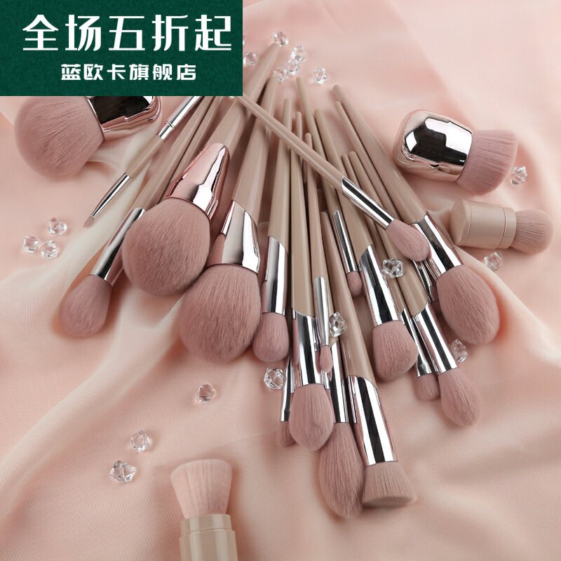 Cangzhou makeup brush girl heart burst! Pink brush set eyeshadow brush full nose shadow brush soft bristle brush.
