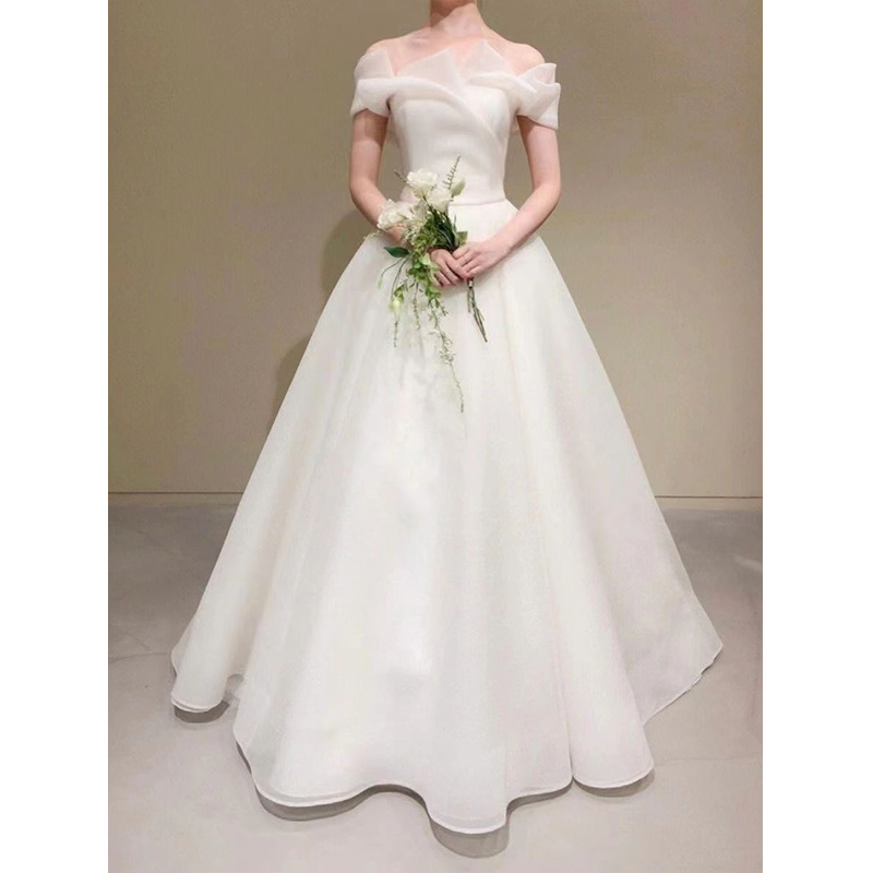 Lace retro wedding dress, open shoulders, 2023 collection, suitable for teen, lace dress Lace retro wedding dress, open shoulders, 2023 collection, suitable for teen, lace dress