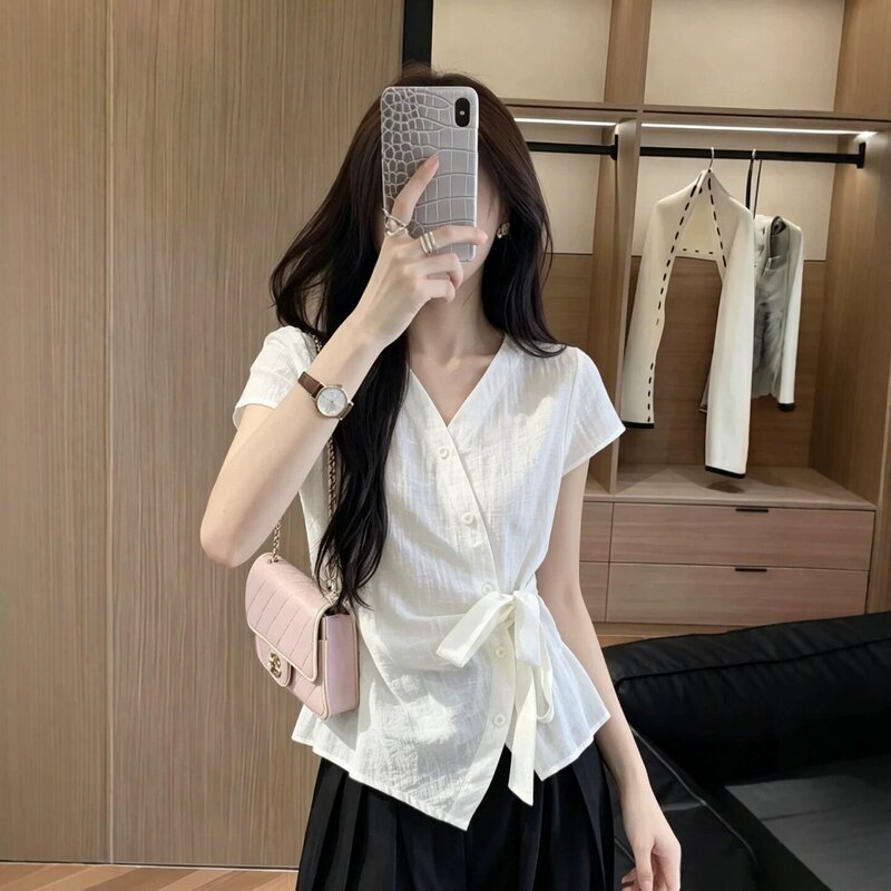 Irregular Design White V-Neck Short-Sleeved Shirt for Women in Summer, Large Size, Waist-Cinching, Tummy-Covering, Unique Top