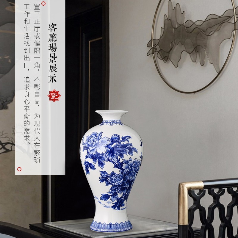 Blue and white and exquisite porcelain of jingdezhen ceramics thin foetus floret bottle of Chinese ancient frame decorate the sitting room TV ark, furnishing articles
