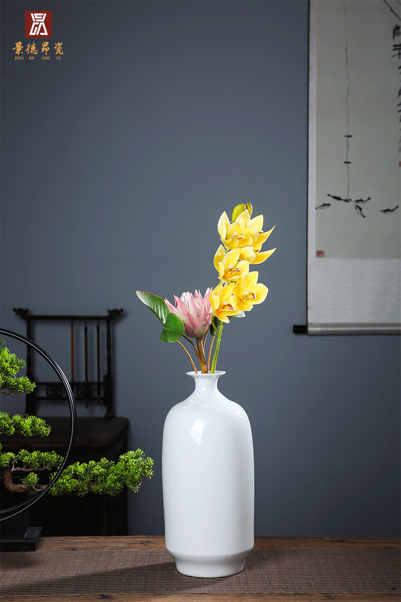 Jingdezhen ceramics pure white mesa vase dry flower arranging European I and contracted place small adornment to the living room