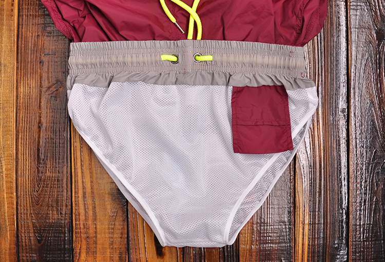 Quần short lót trong kỳ nghỉ màu đặc nhanh khô quần đi biển nam thể dục thể thao quần đùi bơi ba điểm có suối nước nóng bên bờ biển - Quần bãi biển