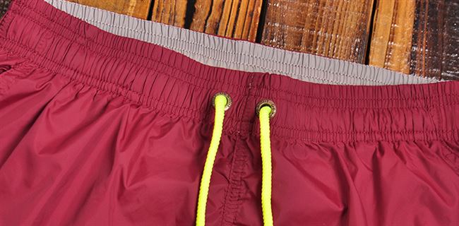 Quần short lót trong kỳ nghỉ màu đặc nhanh khô quần đi biển nam thể dục thể thao quần đùi bơi ba điểm có suối nước nóng bên bờ biển - Quần bãi biển