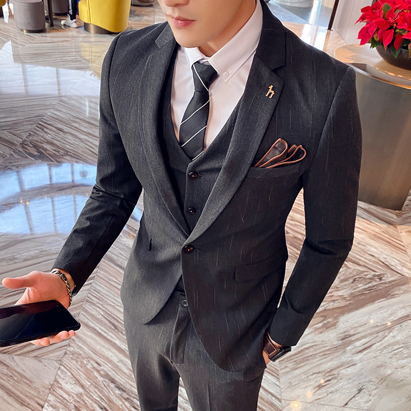 Men's small suit trend Korean version of the annual meeting of self-cultivation host suit suit three-piece performance groom wedding dress