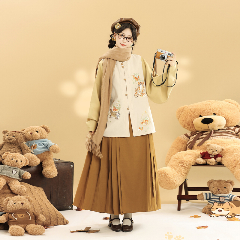 Zhiyu Yi (知雨意) - Persimmon Cat (柿柿猫) - Original Ming Dynasty-Style Hanfu Round-Neck Short Shirt with Bow Pocket Sleeves for Daily Wear Mamian Skirt Set Zhiyu Yi (知雨意) - Persimmon Cat (柿柿猫) - Original Ming Dynasty-Style Hanfu Round-Neck Short Shirt with Bow Pocket Sleeves for Daily Wear Mamian Skirt Set
