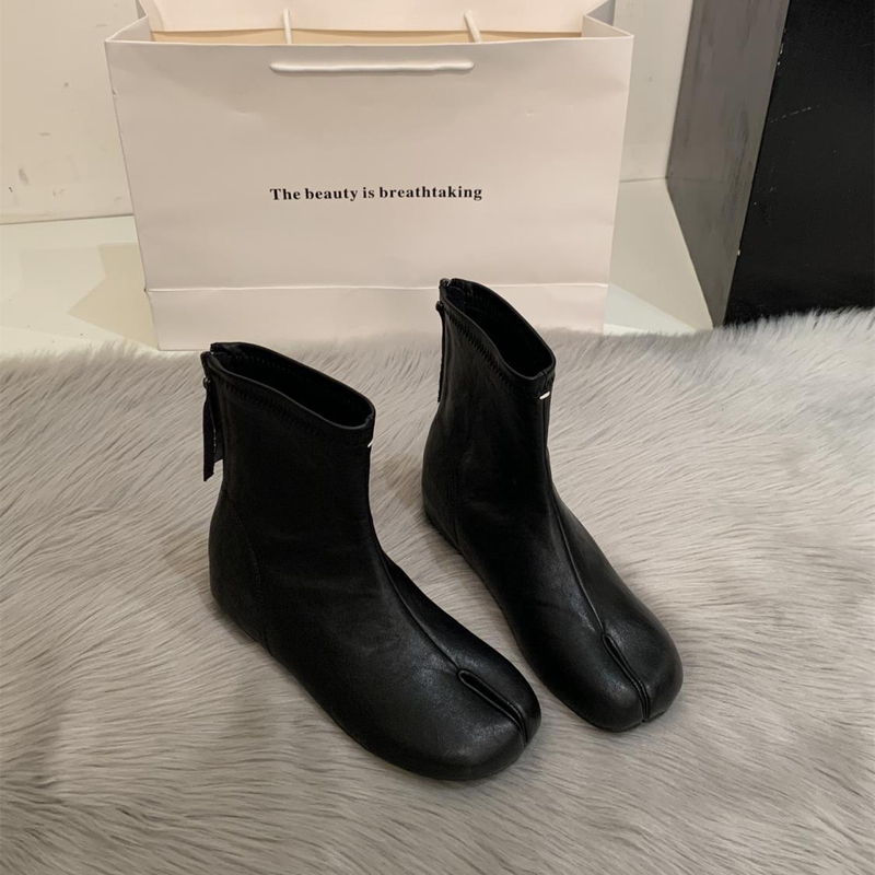Plus Size Women's Shoes 41 to 43 British Style Martin Boots Women's Autumn Split-Toe Shoes 2026 New Short Boots Black Boots Plus Size Women's Shoes 41 to 43 British Style Martin Boots Women's Autumn Split-Toe Shoes 2026 New Short Boots Black Boots