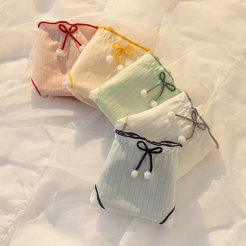 Mid-waist Japanese fur ball bowknot Morandi simple girl pure cotton crotch underwear girl sweet student girl briefs