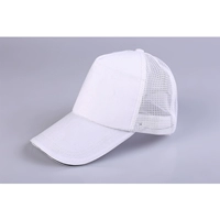 Белая кепка