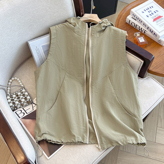 2025夏季新款休闲连帽防晒马甲女时髦洋气无袖坎肩运动马夹薄外套